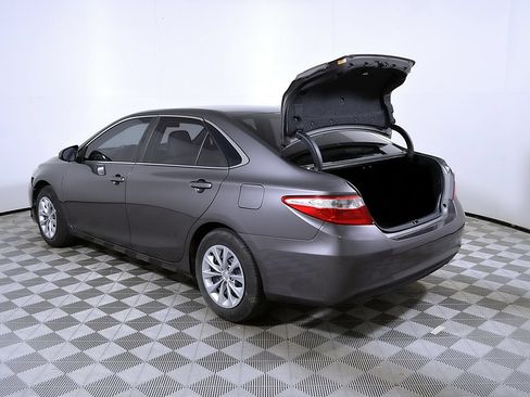 Used 2016 Toyota Camry LE FWD image 10
