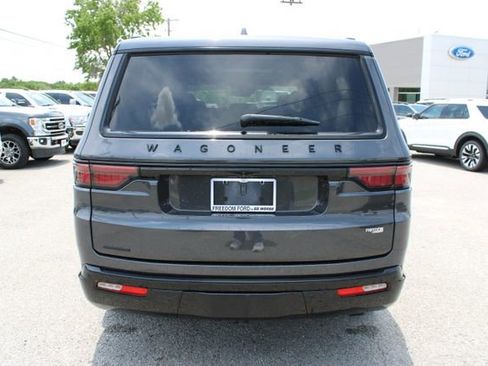 Used 2023 Jeep Wagoneer Series II AWD/4WD image 6