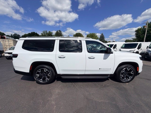 Used 2025 Jeep Wagoneer L Series III AWD/4WD image 2