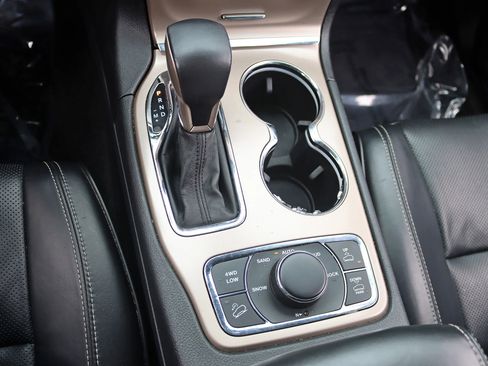 Used 2017 Jeep Grand Cherokee Overland image 28