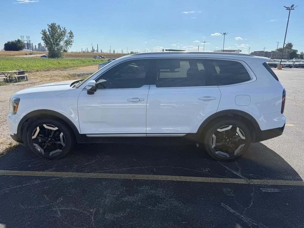 Used 2023 Kia Telluride EX FWD image 6
