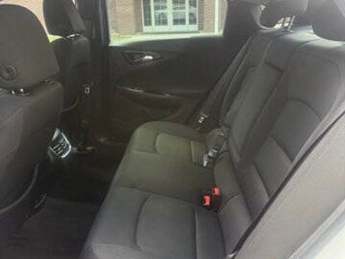 Used 2017 Chevrolet Malibu LT FWD image 10