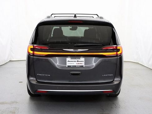 Used 2023 Chrysler Pacifica Limited FWD image 7