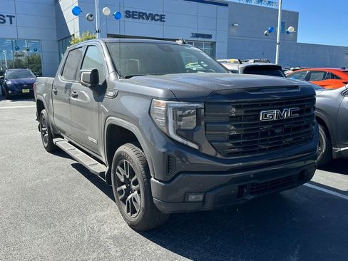 Used 2024 GMC Sierra 1500 Elevation w/ Elevation Premium Package AWD/4WD image 2