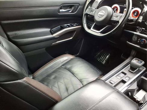 Used 2022 Nissan Pathfinder Platinum w/ Cargo Package image 10