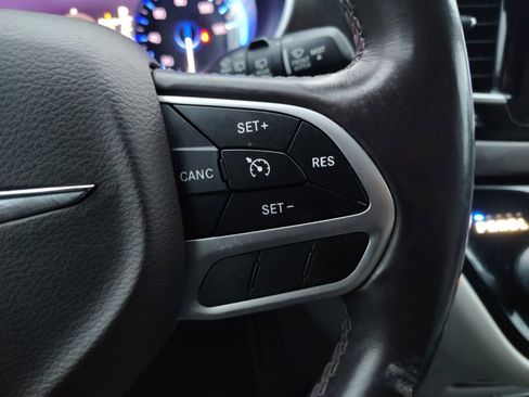 Used 2017 Chrysler Pacifica Touring-L Plus w/ Tire & Wheel Group image 25