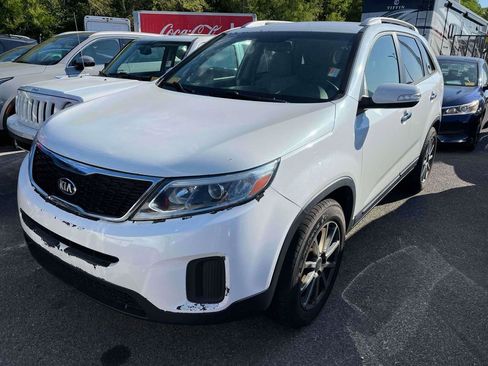 Used 2014 Kia Sorento LX image 4