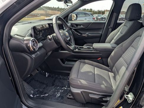 Used 2025 Chevrolet Equinox LT image 9