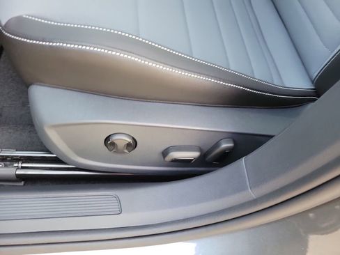 New 2026 Volkswagen Jetta SE FWD image 9