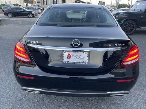 Used 2017 Mercedes-Benz E 300 4MATIC image 6