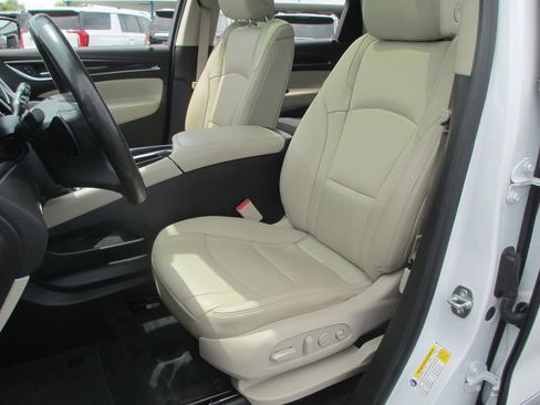 Used 2021 Buick Enclave Premium w/ Sun and Sites Package FWD image 19