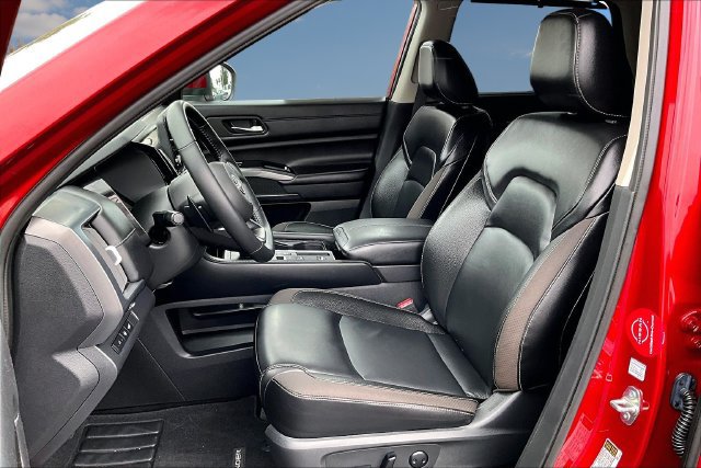Used 2024 Nissan Pathfinder SL w/ Cargo Package FWD image 20