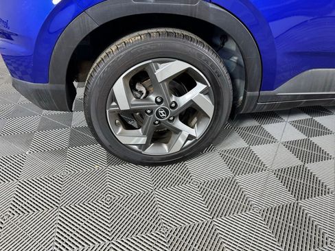 Used 2024 Hyundai Venue Limited image 34