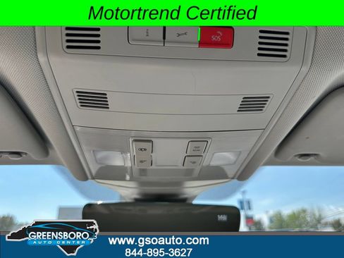 Used 2025 Volkswagen Jetta SE FWD image 31