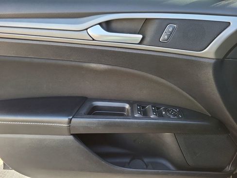 Used 2020 Ford Fusion SE image 22