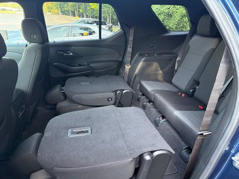 Used 2023 Chevrolet Traverse LT FWD image 11