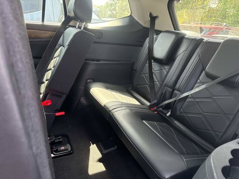 Used 2024 Volkswagen Atlas SE AWD/4WD image 8