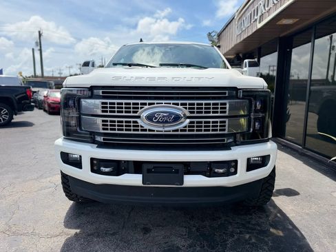 Used 2019 Ford F250 Lariat w/ Lariat Ultimate Package AWD/4WD image 4