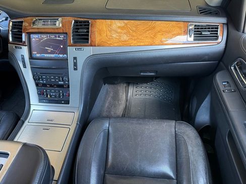 Used 2014 Cadillac Escalade Platinum RWD image 12