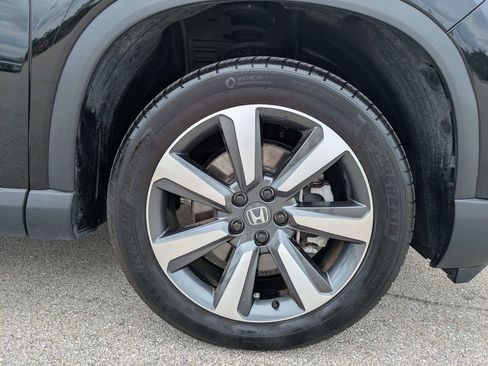Used 2025 Honda Pilot Touring image 11