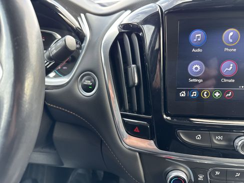 Used 2021 Chevrolet Traverse LT image 17