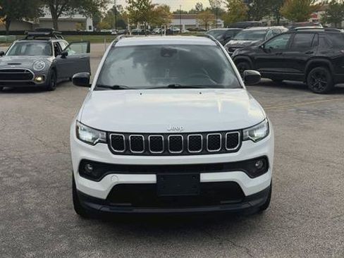 Used 2023 Jeep Compass Latitude image 3