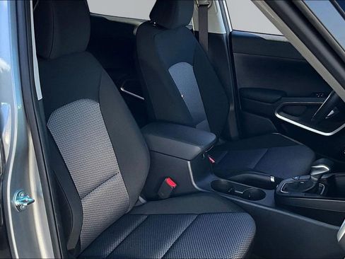 Used 2025 Kia Soul LX w/ LX Technology Package FWD image 28