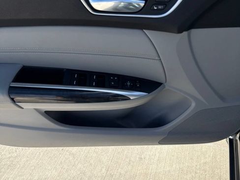 Used 2018 Acura TLX FWD image 9