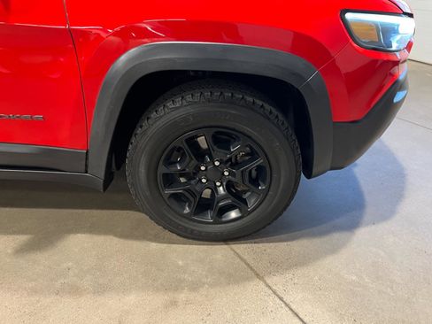 Used 2019 Jeep Cherokee Trailhawk w/ Cold Weather Group image 38