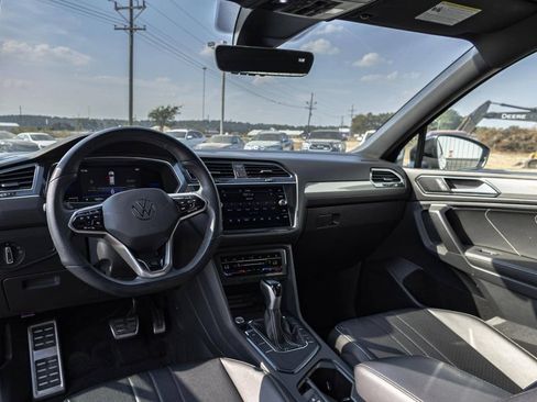 Used 2022 Volkswagen Tiguan SE R-Line image 7