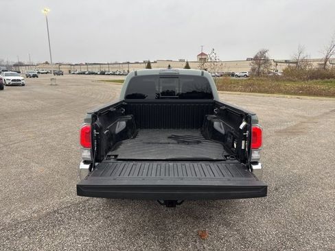 Used 2023 Toyota Tacoma TRD Off-Road image 10