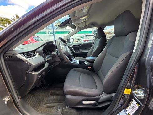 Used 2022 Toyota RAV4 LE image 11