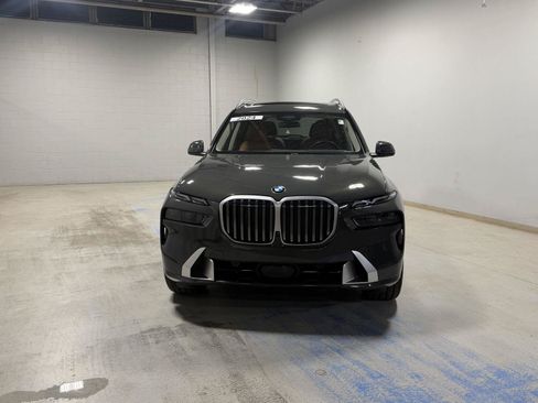 Used 2024 BMW X7 xDrive40i w/ Premium Package AWD/4WD image 11