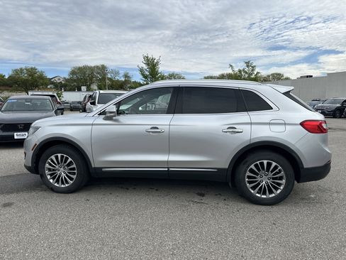 Used 2016 Lincoln MKX Select w/ Select Plus Package AWD/4WD image 6