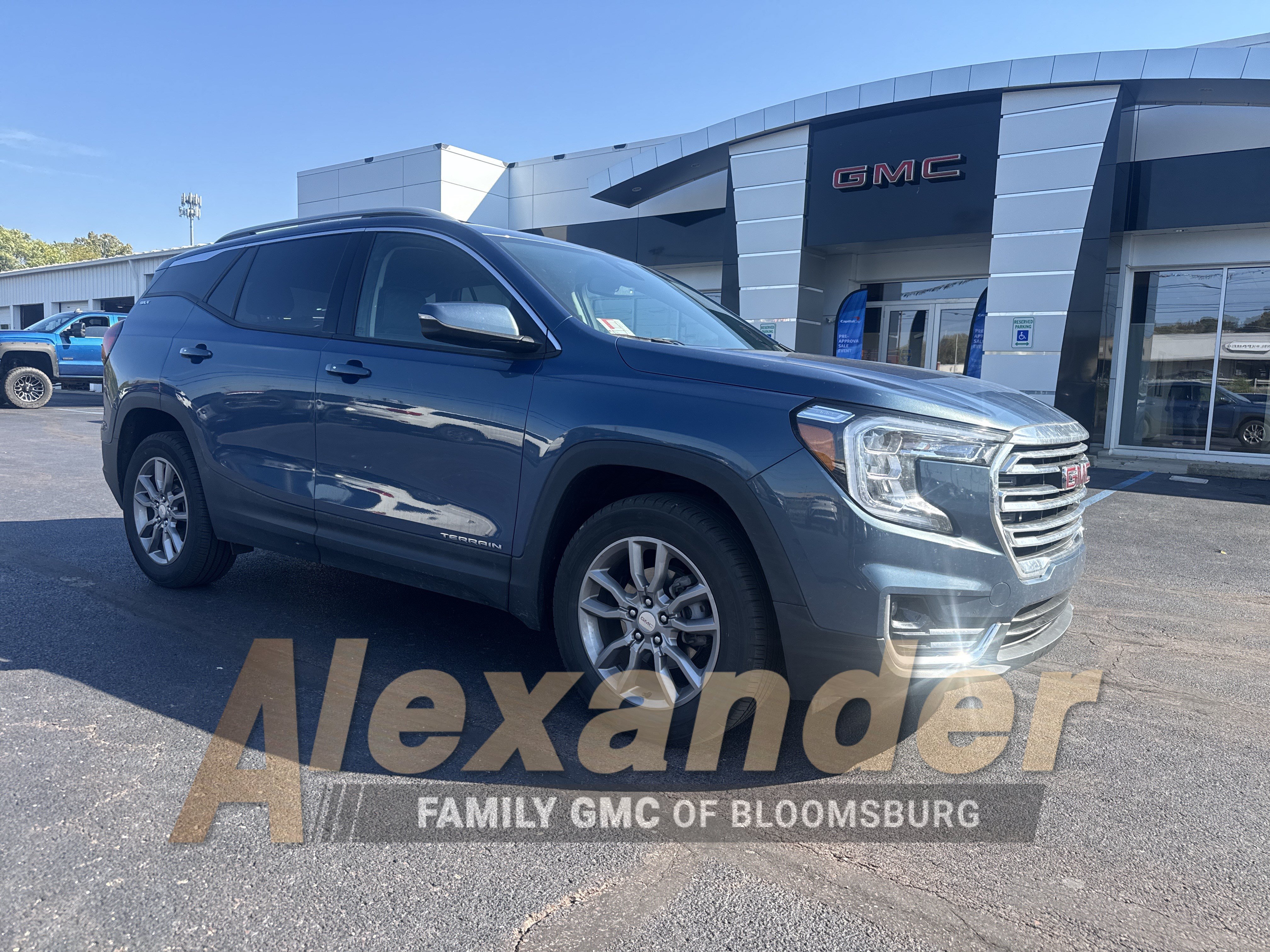 Used 2024 GMC Terrain SLT AWD/4WD image 1