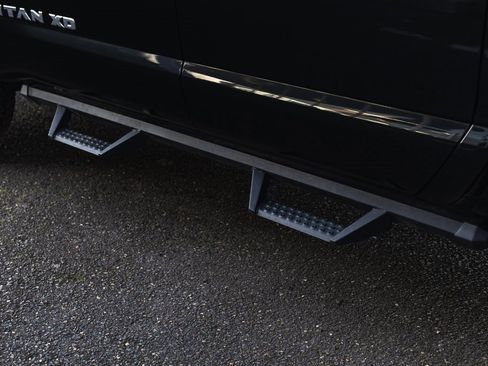 Used 2018 Nissan Titan PRO-4X image 14