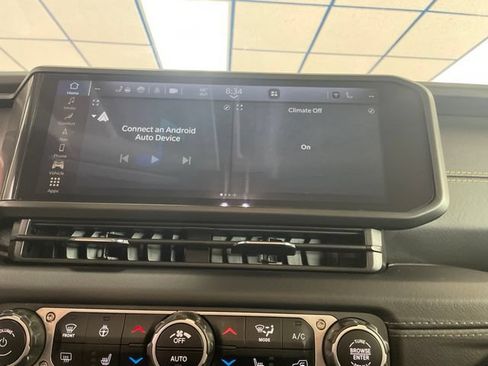 Used 2025 Jeep Gladiator Sport AWD/4WD image 25