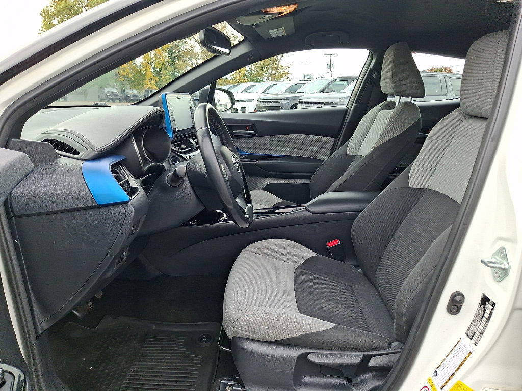 Used 2019 Toyota C-HR XLE FWD image 15