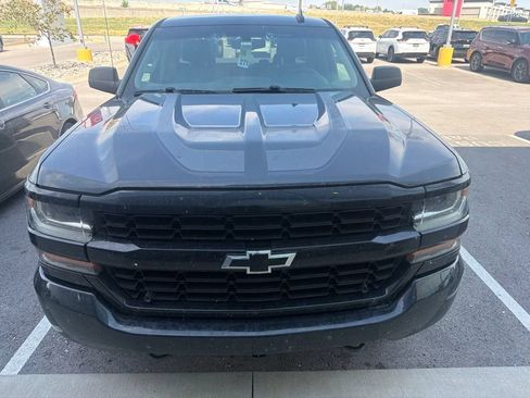 Used 2018 Chevrolet Silverado 1500 Custom w/ Custom Convenience Package AWD/4WD image 2