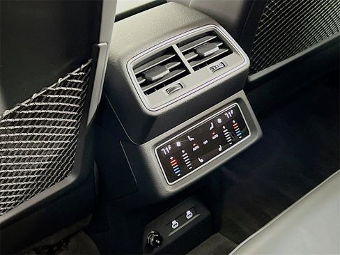 Used 2024 Audi Q8 e-tron Prestige image 26