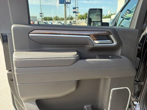 Used 2025 Chevrolet Silverado 2500 LT w/ Convenience Package AWD/4WD image 12