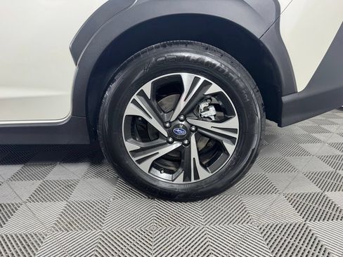 Used 2025 Subaru Crosstrek 2.5i Premium AWD/4WD image 37