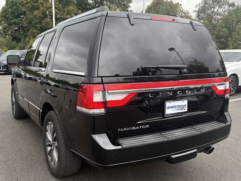 Used 2017 Lincoln Navigator Select image 8