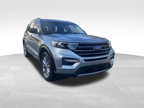 Certified 2022 Ford Explorer XLT w/ Equipment Group 202A image 2
