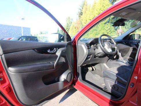 Used 2022 Nissan Rogue Sport SV w/ Technology Package image 9