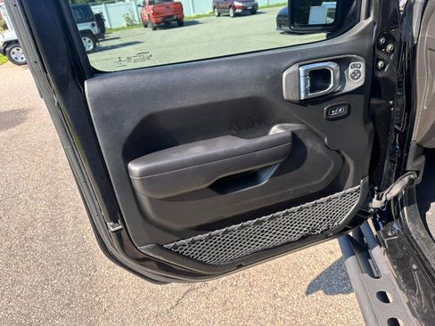 Used 2018 Jeep Wrangler Unlimited Sport S image 9