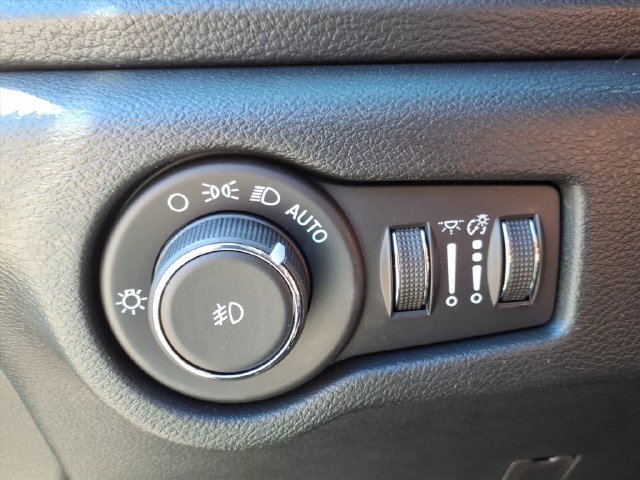 New 2026 Chrysler Pacifica Select AWD/4WD image 19