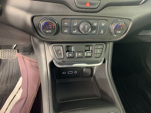 Used 2020 GMC Terrain SLE w/ Driver Convenience Package FWD image 24