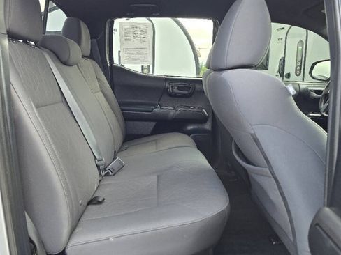 Used 2019 Toyota Tacoma TRD Off-Road AWD/4WD image 17