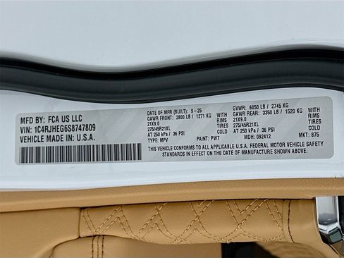 Used 2025 Jeep Grand Cherokee Summit image 35